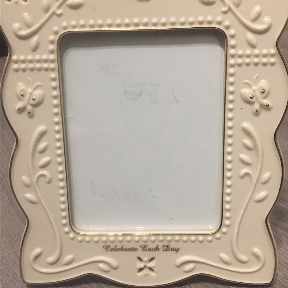 Cream Lenox Frame